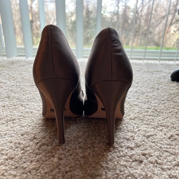Badgley Mischka Mocha Brown Satin Pumps With Bow and Crystal Toe Size 6.5 - Picture 7 of 10